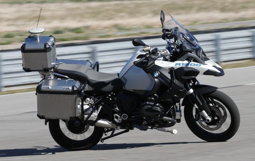 VIDEO: BMW Motorrad previews autonomous bike 860432