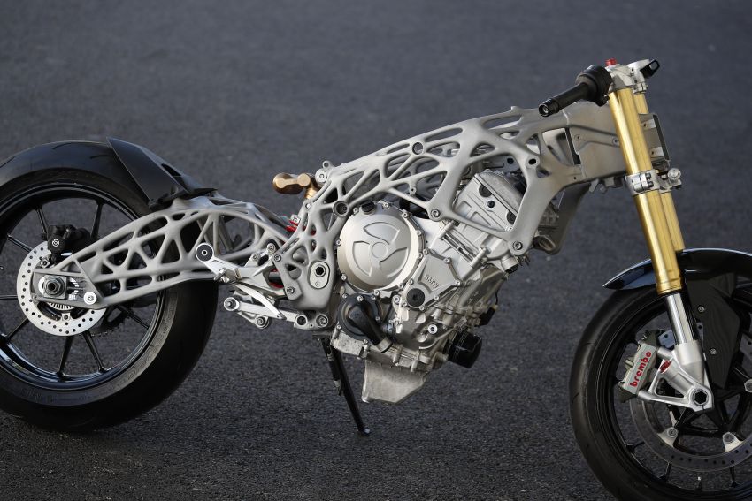 VIDEO: BMW Motorrad previews autonomous bike 860438