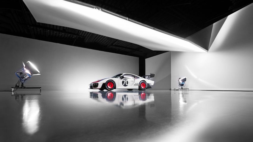 Porsche 935 – 700 hp, more carbon-fibre, 77 units only 865981