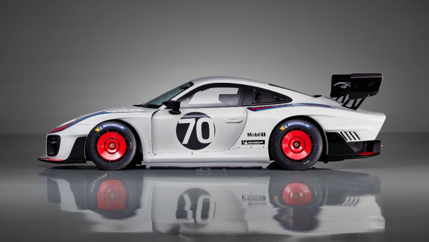 Porsche 935 – 700 hp, more carbon-fibre, 77 units only 865983