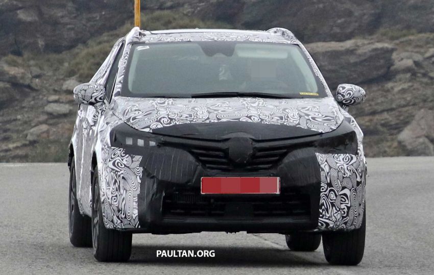 SPYSHOTS: Renault Clio-based crossover spotted 864181