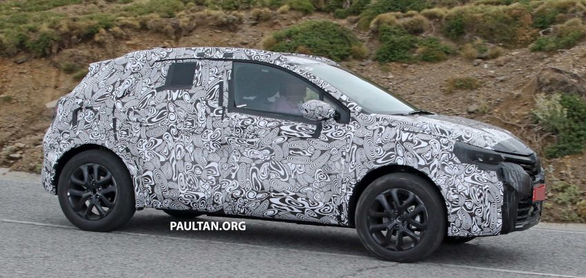 SPYSHOTS: Renault Clio-based crossover spotted 864184
