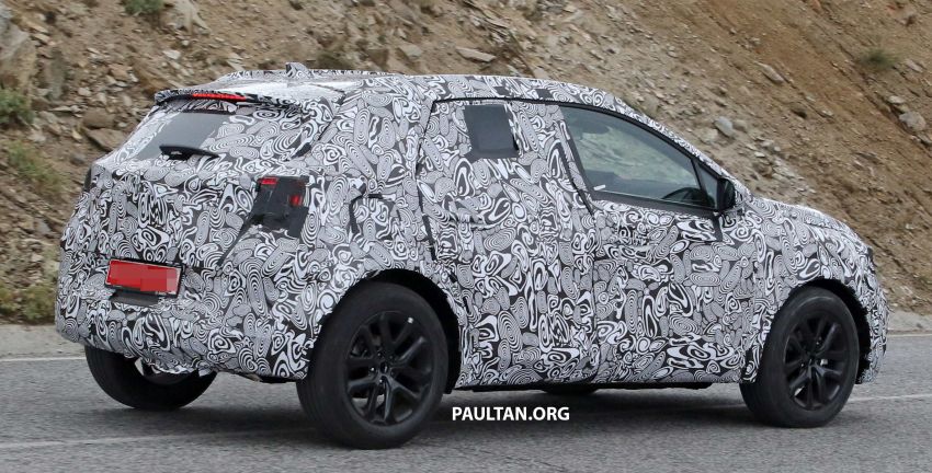 SPYSHOTS: Renault Clio-based crossover spotted 864187