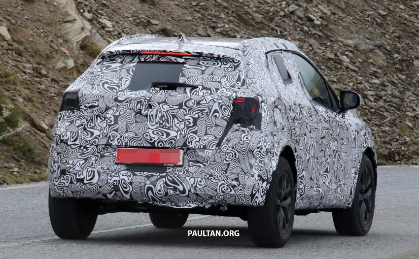 SPYSHOTS: Renault Clio-based crossover spotted 864189