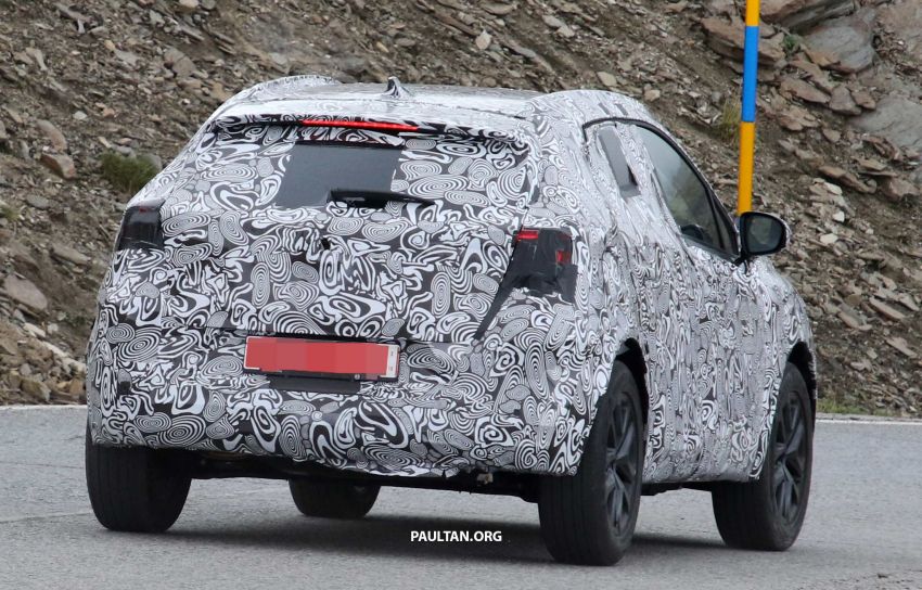 SPYSHOTS: Renault Clio-based crossover spotted 864190