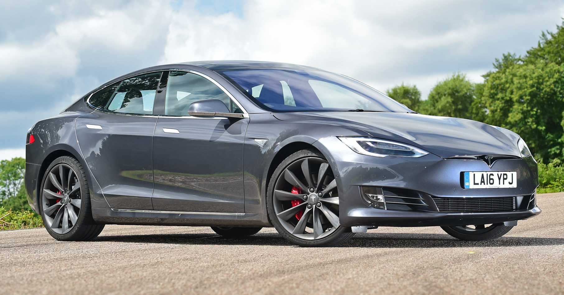 Hackers Can Steal a Tesla Model S in Seconds by Cloning Its Key