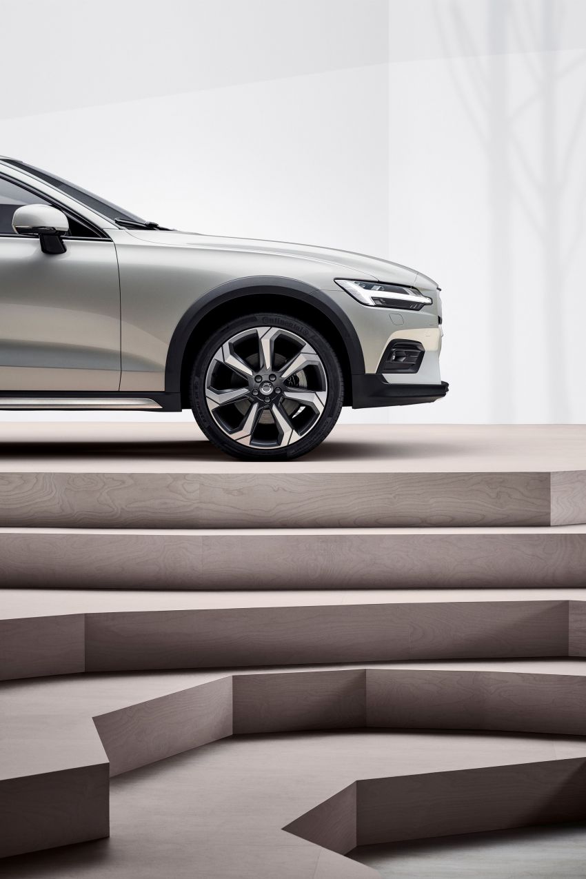 New Volvo V60 Cross Country debuts – off-road wagon 864900