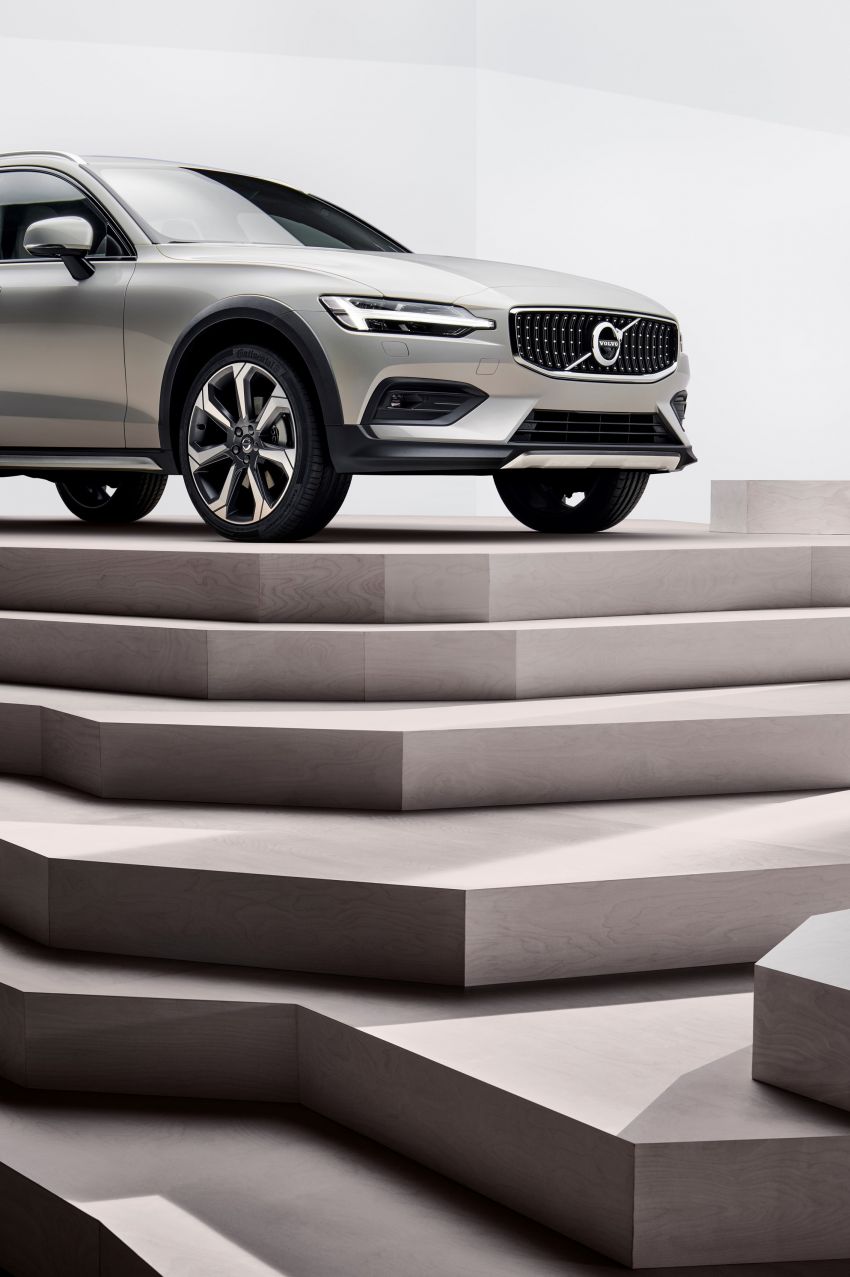 New Volvo V60 Cross Country debuts – off-road wagon 864901