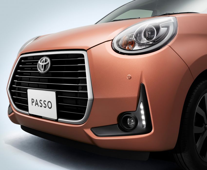 Toyota Passo facelift gets enormous new front grille 873601
