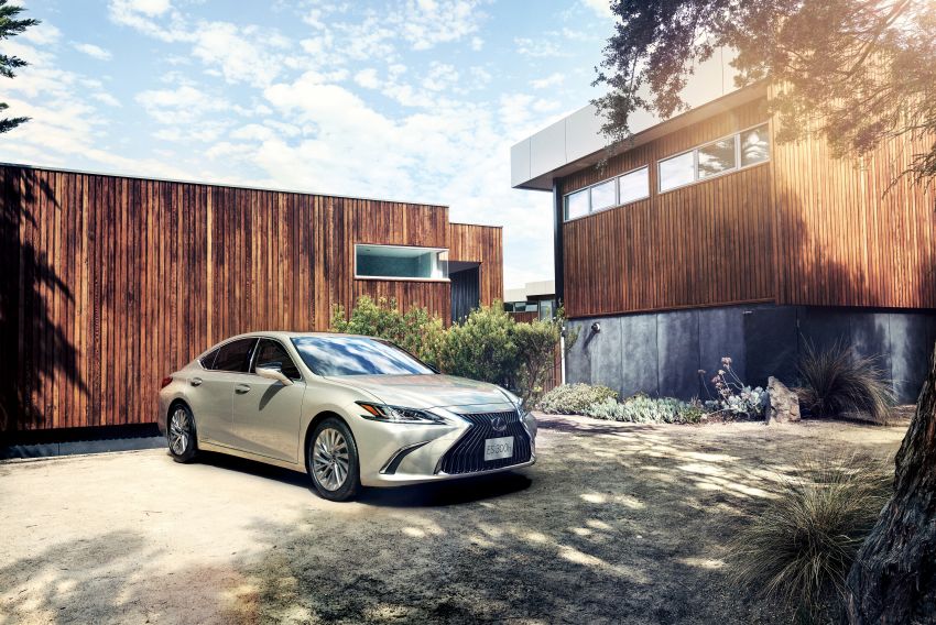 Lexus ES 2019 dilancar di Jepun – kamera pandangan-sisi pertama di dunia, ES 300h hybrid, RM216k-RM259k 878918
