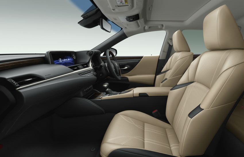 Lexus ES 2019 dilancar di Jepun – kamera pandangan-sisi pertama di dunia, ES 300h hybrid, RM216k-RM259k 879005