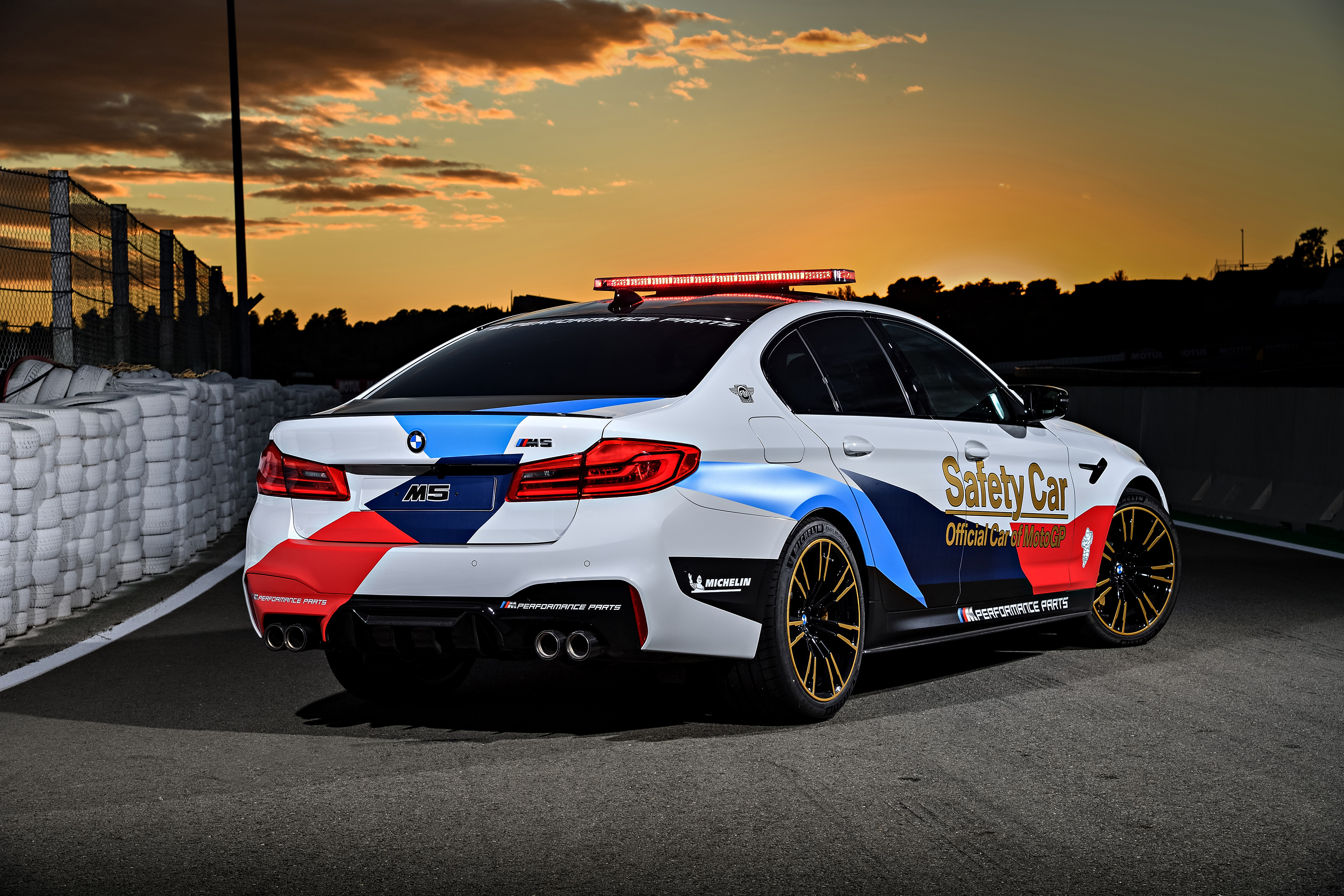 М5 д. Safety car BMW f90. BMW m5 f90 Police. BMW m5 Safety car. BMW m5 f90 полиция.