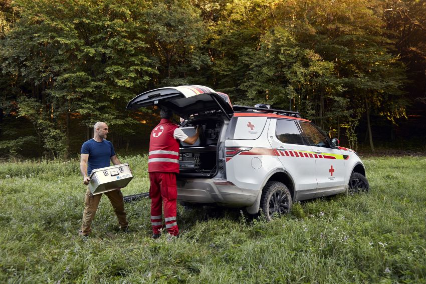 Land Rover SVO debuts bespoke Red Cross Discovery 867906