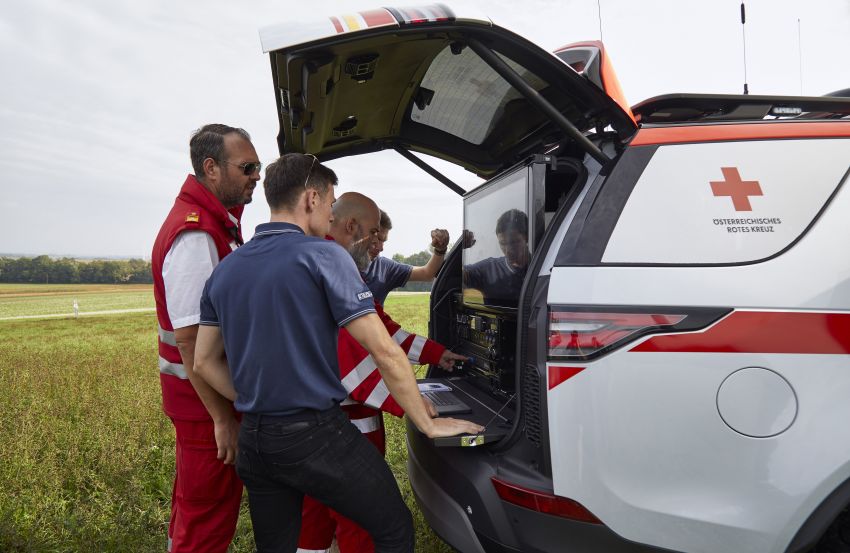 Land Rover SVO debuts bespoke Red Cross Discovery 867884