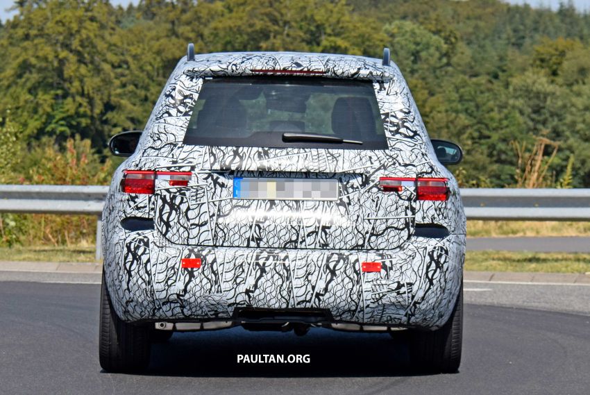 SPIED: Mercedes-Benz GLB seen again, with interior 880701