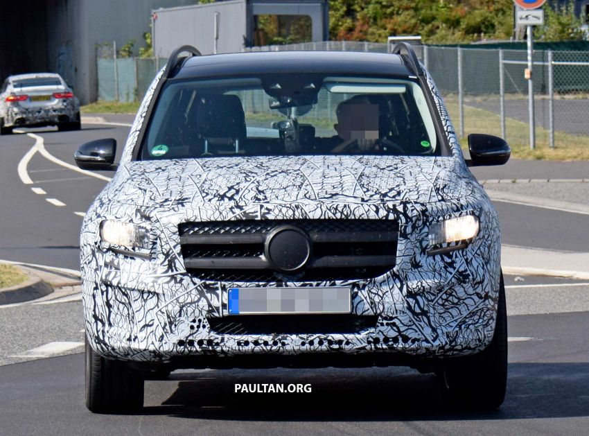 SPIED: Mercedes-Benz GLB seen again, with interior 880693