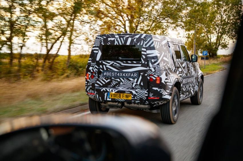 Next-generation Land Rover Defender spotted testing 870140