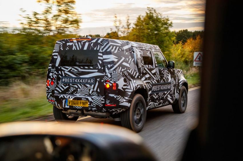 Next-generation Land Rover Defender spotted testing 870141