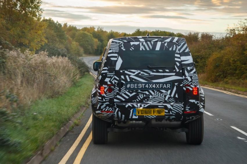 Next-generation Land Rover Defender spotted testing 870142
