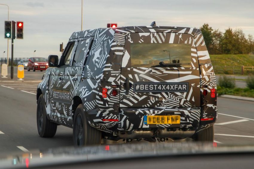 Next-generation Land Rover Defender spotted testing 870135