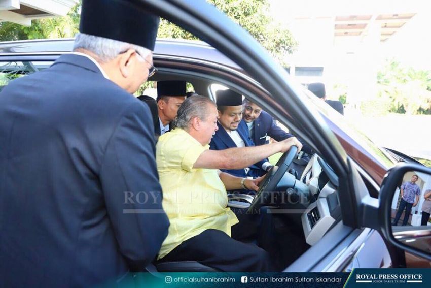 Johor’s Sultan Ibrahim test drives the Proton X70 SUV 870779