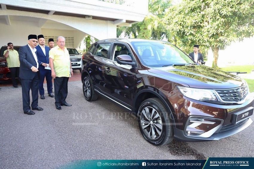 Sultan Johor dekati dan pandu uji SUV Proton X70 870855