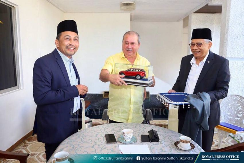 Johor’s Sultan Ibrahim test drives the Proton X70 SUV 870786