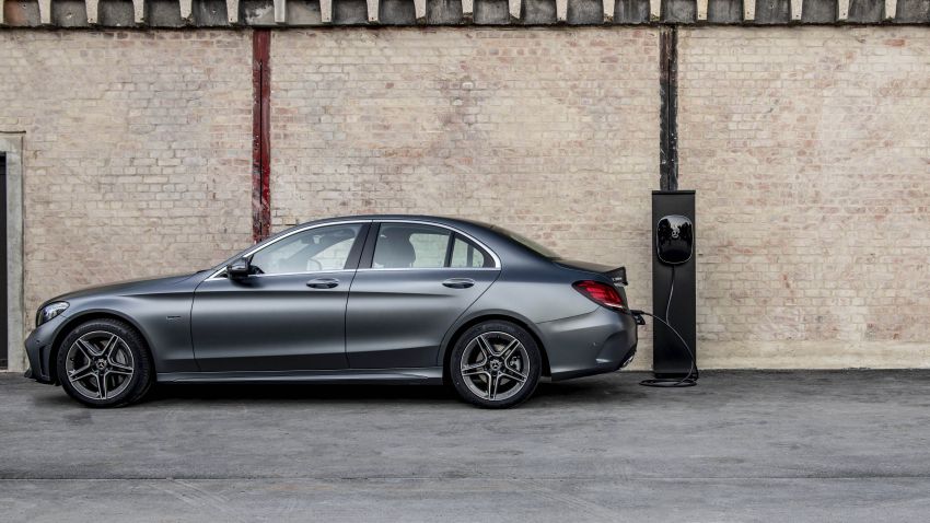 W205 Mercedes-Benz C300de revealed – 306 PS diesel plug-in hybrid; 1.4 l/100 km; 57 km all-electric range 872069