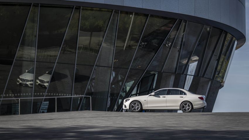 Mercedes-Benz E300e, E300de W213 diperkenalkan – model plug-in hybrid baharu; 320 PS, 1.6 l/100 km 872376