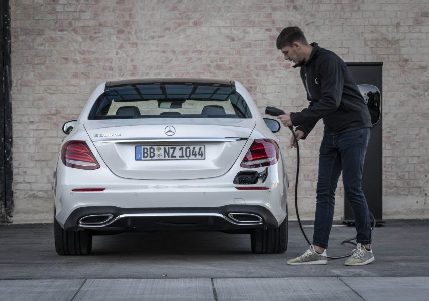 Mercedes-Benz E300e, E300de W213 diperkenalkan – model plug-in hybrid baharu; 320 PS, 1.6 l/100 km 872393