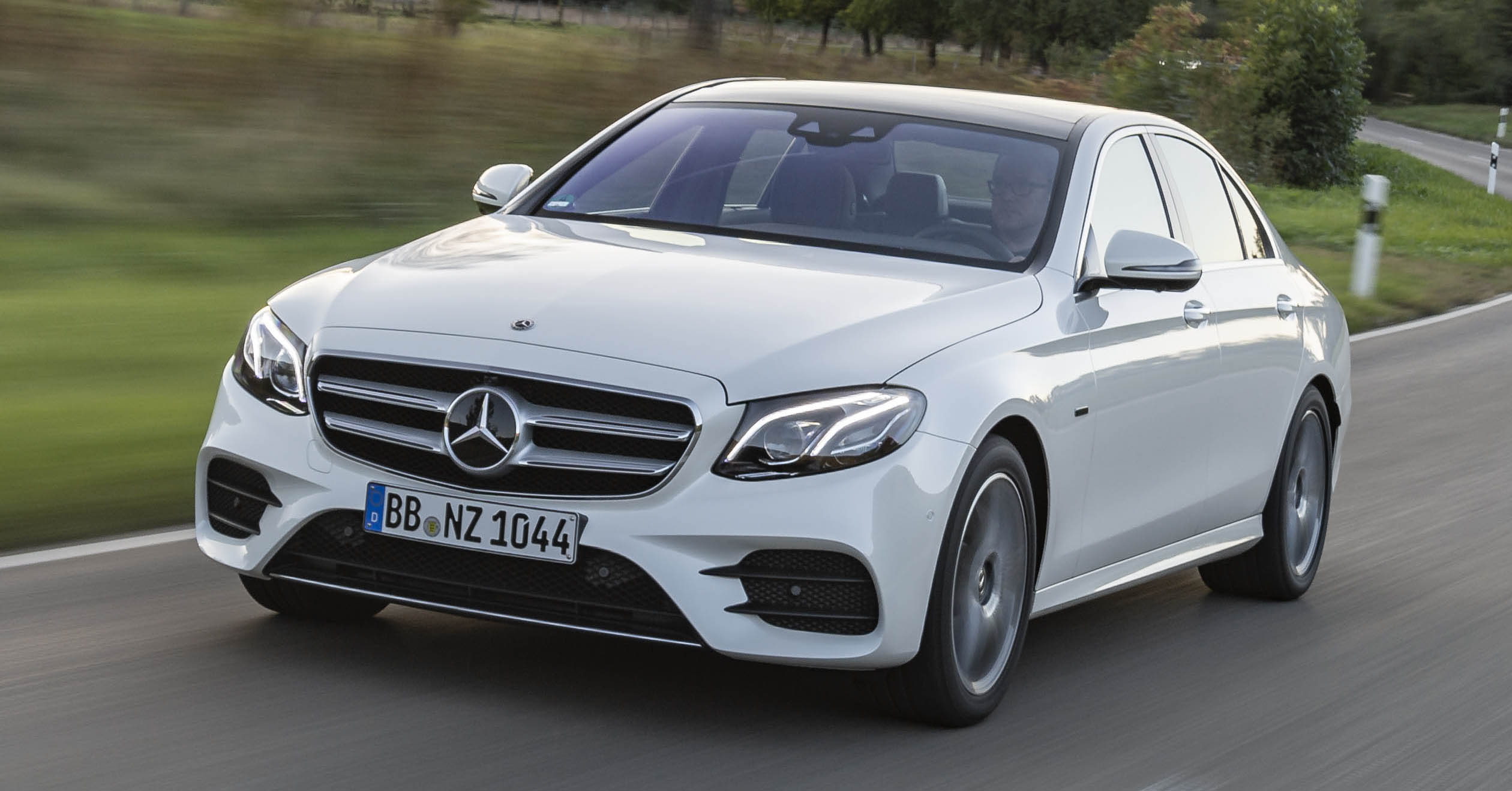 W213 Mercedes-Benz E300e and E300de debut - new plug-in hybrid models with  up to 320 PS, 1.6 l/100 km 