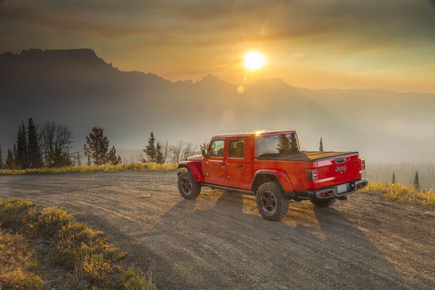 2020 Jeep Gladiator debuts in LA – best of both worlds 897154