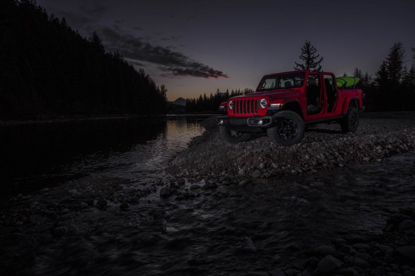 2020 Jeep Gladiator debuts in LA – best of both worlds 897282