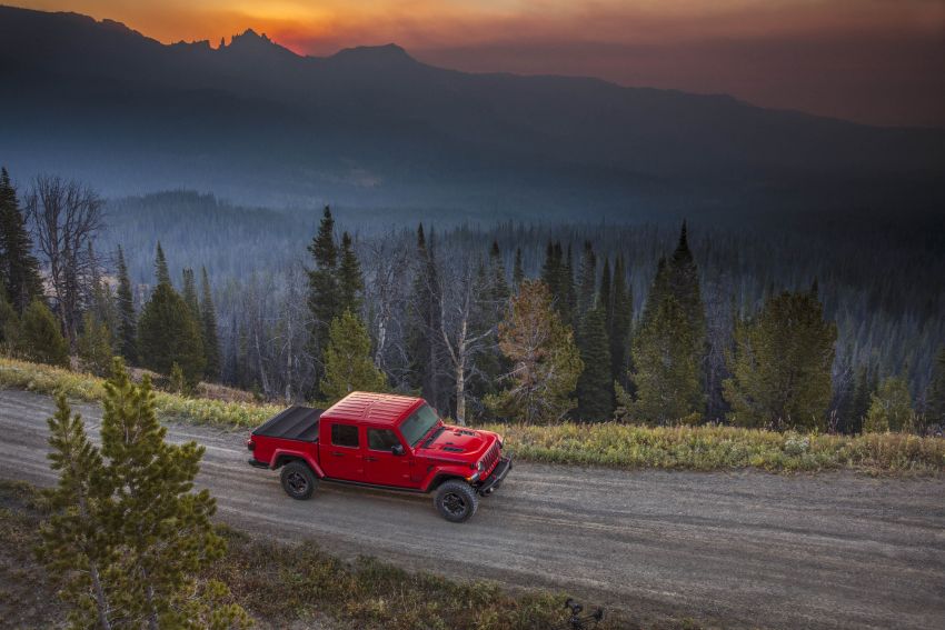 2020 Jeep Gladiator debuts in LA – best of both worlds 897159