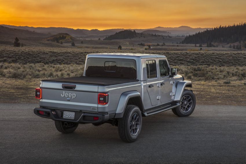 2020 Jeep Gladiator debuts in LA – best of both worlds 897326