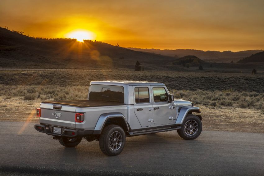 2020 Jeep Gladiator debuts in LA – best of both worlds 897327
