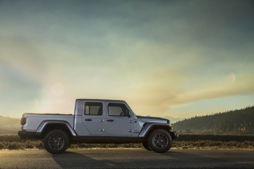 2020 Jeep Gladiator debuts in LA – best of both worlds 897329