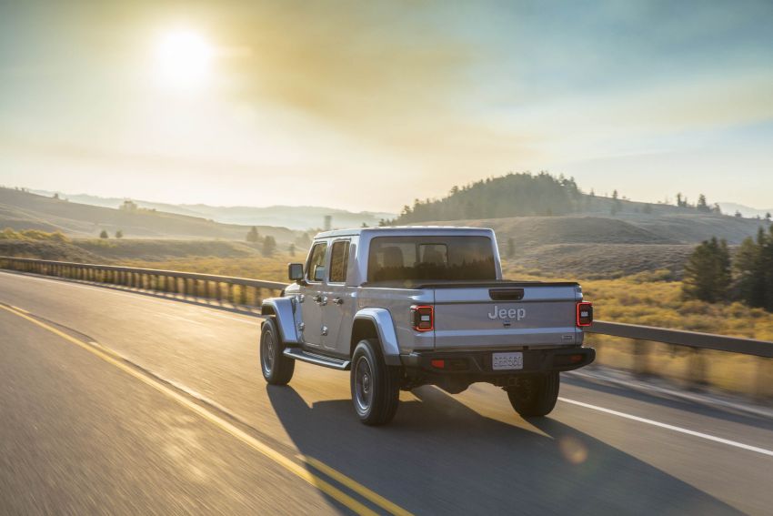 2020 Jeep Gladiator debuts in LA – best of both worlds 897348