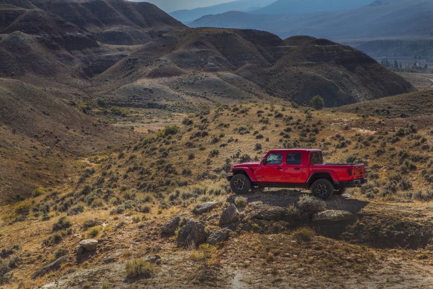 2020 Jeep Gladiator debuts in LA – best of both worlds 897149