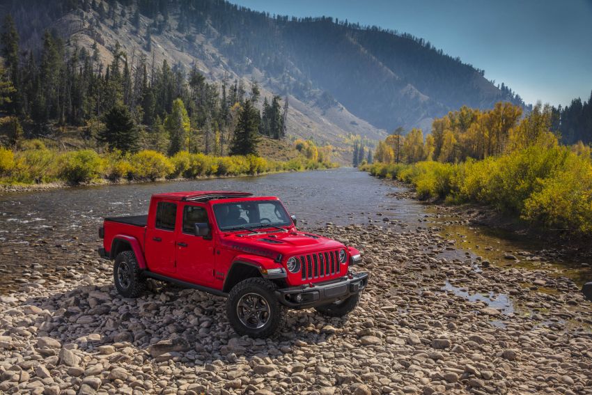 2020 Jeep Gladiator debuts in LA – best of both worlds 897237