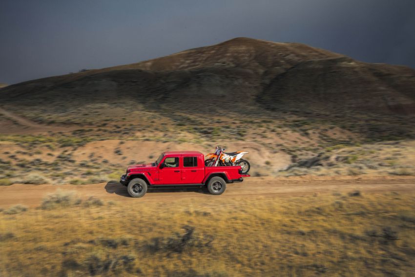 2020 Jeep Gladiator debuts in LA – best of both worlds 897254