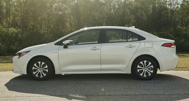 2020 Toyota Corolla Hybrid debuts at LA Auto Show