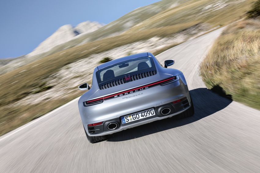 992 Porsche 911 revealed – new tech, 450 PS flat-six 895493