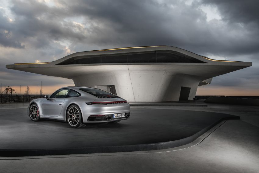 992 Porsche 911 revealed – new tech, 450 PS flat-six 895501