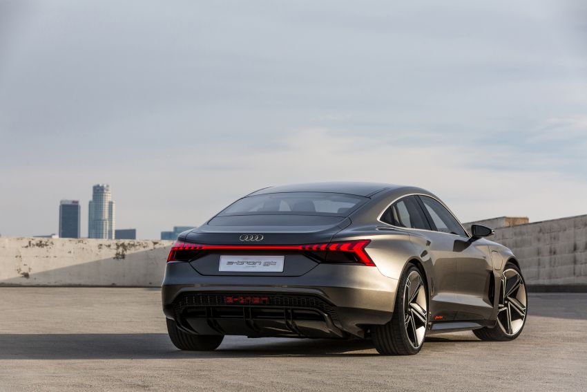 Audi e-tron GT concept debuts at Los Angeles Auto Show – 582 hp EV, production version due by end 2020 Image #895984