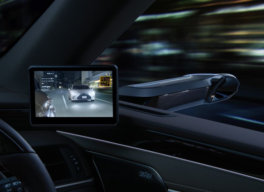 Lexus showcases the Digital Outer Mirrors on the ES 894543
