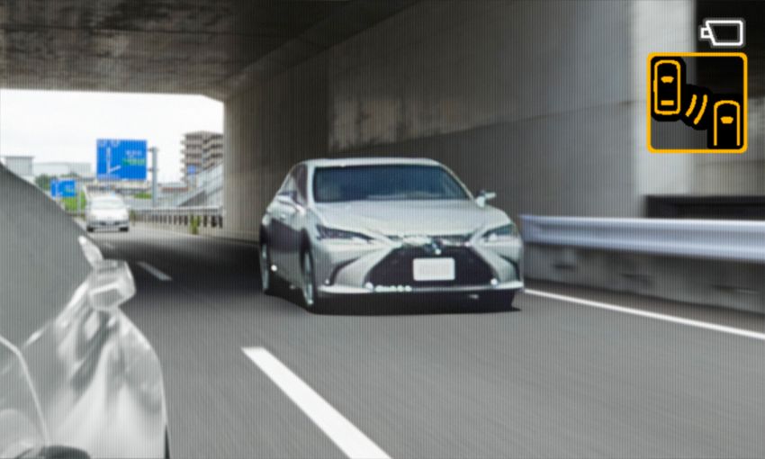 Lexus showcases the Digital Outer Mirrors on the ES 894545