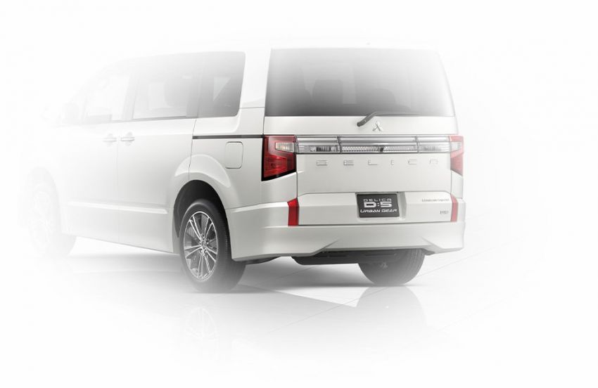 Mitsubishi Delica D:5 makes Japanese market debut 893684