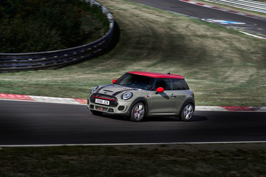 MINI JCW facelift gets updated with particulate filter 903744