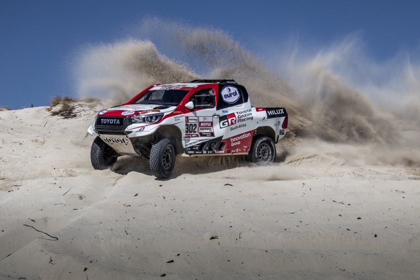 Toyota enters three racing Hilux trucks in 2019 Dakar 899794